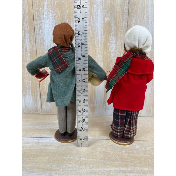 LOT OF 2 CHRISTMAS CAROLERS Man & Woman 12” TALL Good Pre-owned Condition - Picture 7 of 8